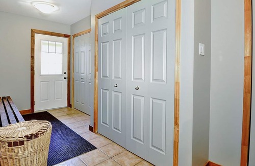 Stoneham House | 15 minutes North of old Quebec city / Sleep 18
