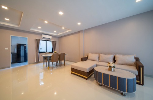 Huai Yai House | 15 minutes to Nong Nooch Tropical Garden! Family-sized cozy house