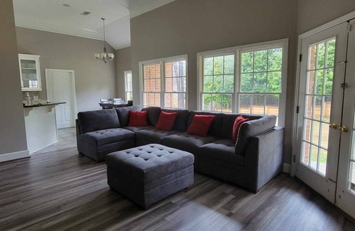 Fortson House | 15 Minutes from anywhere you want to go in Columbus! A home away from home.
