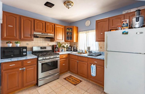 Bedford-Stuyvesant Apartment | 15 minutes from Manhattan, free street parking