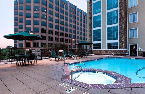 Shearer Hills - Ridgeview Condo | 15 Minutes from the Riverwalk! | Outdoor Pool, Hot Tub, and Free Breakfast!
