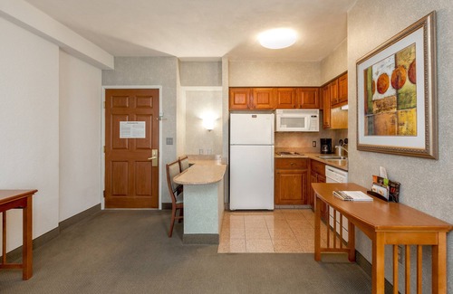 Shearer Hills - Ridgeview Apartment | 15 Minutes from the Riverwalk! | Free Breakfast + Outdoor Pool and Hot Tub