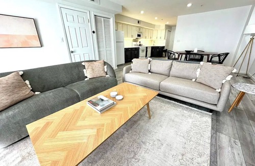 Union City Apartment | 15 minutes to NYC Washer+Dryer Onsite Parking