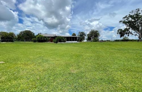 Crystal River House | 15 Minutes to the Gulf of Mexico! Beautiful home on Lake Rousseau