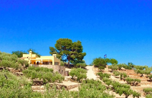Tortosa House | 15 minutes to the sea, your vacation paradise in the middle of an olive grove!