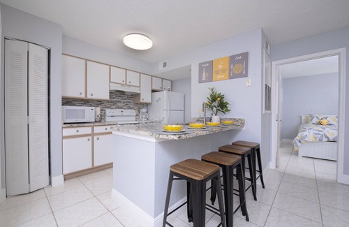Kissimmee Condo | 15 minutes to the theme park! Family-sized condo see it for your self