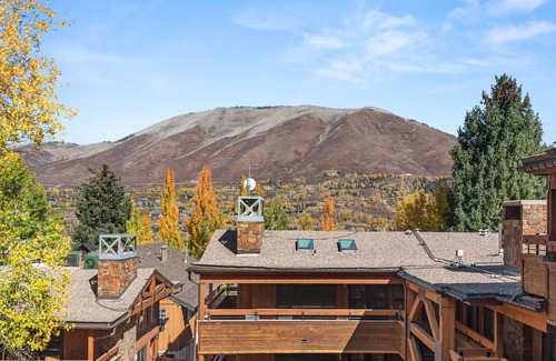 Aspen Condo | 15% Off for Fall Savings! Stay 3 Nights Now thru Nov 19