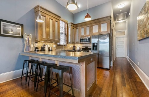 Faubourg Lafayette House | 15% OFF Monthly | 10% OFF Weekly-Double on Martin Luther King Jr.