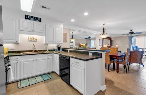 Surfside Beach Condo | *15% Off New Bookings for Stays through 2025*
