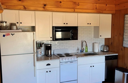 West Dennis Cottage | 15% off Third house from South Village Beach *great family vacation on Cape Cod