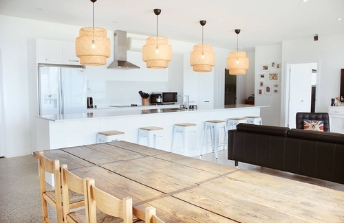 Penneshaw House | 15% Off Weekly | Beachfront-View Blue Shack | 4BR