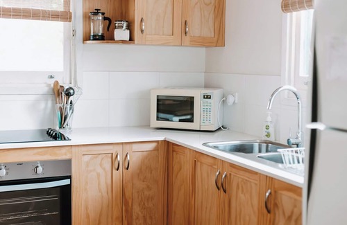 Island Beach House | 15% Off Weekly | Nature-View The Cheeky Wren | 3BR
