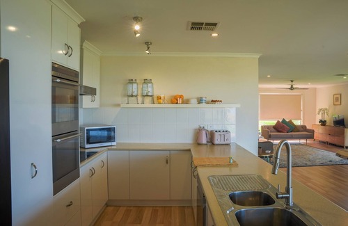 Dudley East House | 15% Off Weekly | Ocean-View | Penneshaw Lookout