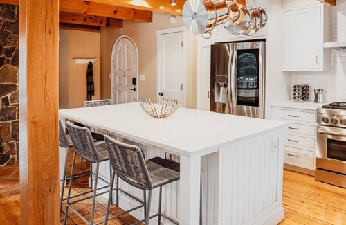 Saugerties House | 15 to Woodstock 25 to Hunter ☆ Farmhouse + Cabin