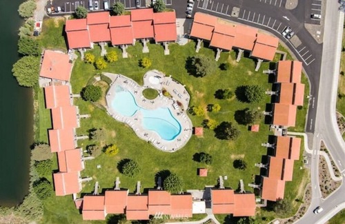 Quincy Condo | #150 Condo near large pool & shuttle to Gorge Amp-book separately