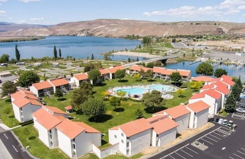 Quincy Condo | #150 Condo near large pool & shuttle to Gorge Amp-book separately