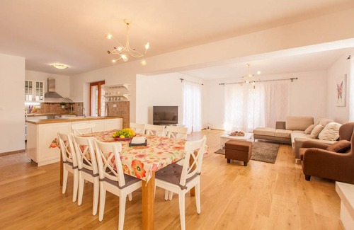 Vrh House | 150 m² House ∙ 3 bedrooms ∙ 8 guests