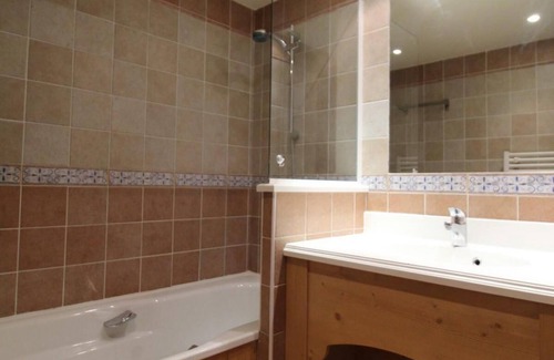 Val Cenis Apartment | 150m from shops, 1st floor, fitness, swimming pool, balcony, tv, ski locker, 31m², Val Cenis