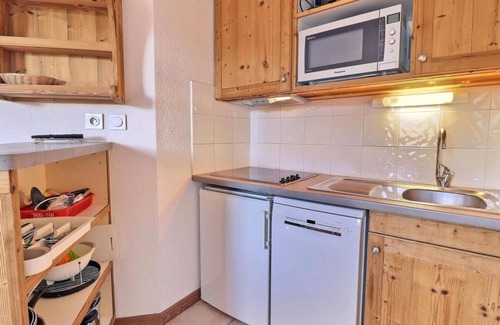 La Perriere Apartment | 150m from resort center, 5th floor, balcony, ski locker, 41m², La Tania