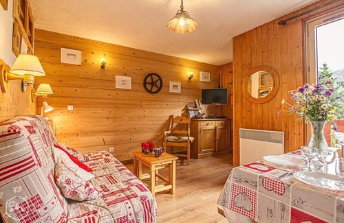Aussois Apartment | 150m from resort center, 1st floor, balcony, tv, ski locker, 27m², Aussois