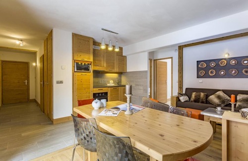 Les Brevieres Apartment | 150m from resort center, fitness, swimming pool, sauna, hammam, balcony, tv, 58m², Tignes