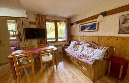 Plagne 1800 Apartment | 150m from shops, 1st floor, view ski slopes, swimming pool, balcony, tv, ski locker, 43m², La Plagne