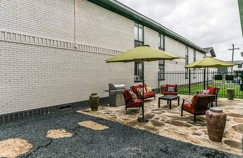 Old East Dallas Apartment | 1512 Annex Avenue : Semi furnished apartment