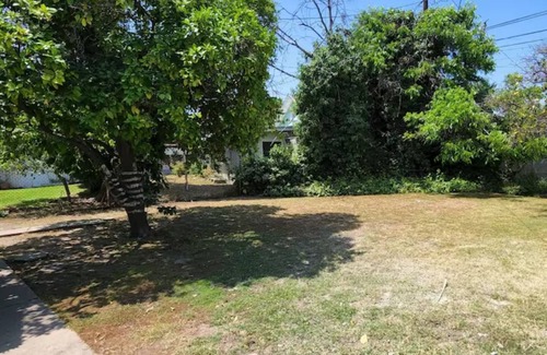 Alhambra House | 1519-Prime location 2-bedroom, 1-bath a King-sized bed and a private entrance!