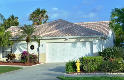 North Naples House | 155 m², max 4 people, 2 bedrooms 2 bathrooms, home office, pool next to the house