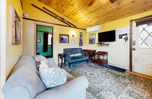 Intervale House | 155 Town Hall Road