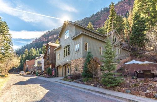 Ouray House | 1558 Hinkson Terrace