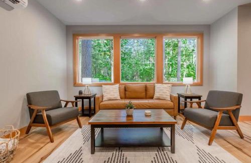 Warnick Ski Chalet | 15GS - Hot Tub - WIFI- Pets Ok
