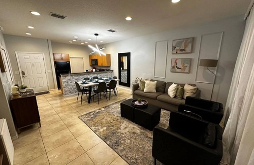 Sunset Lakes Condo | 15min Disney Universal 2BR/2BH Encantada Hot tub