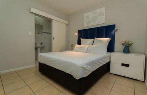 Benoni Apartment | 15min to OR TAMBO perfect long stay WiFi & Netflix