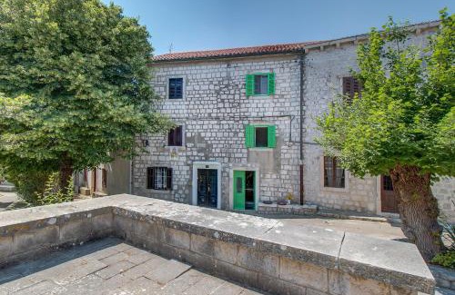Mali Losinj Apartment | 15th Century House in Osor