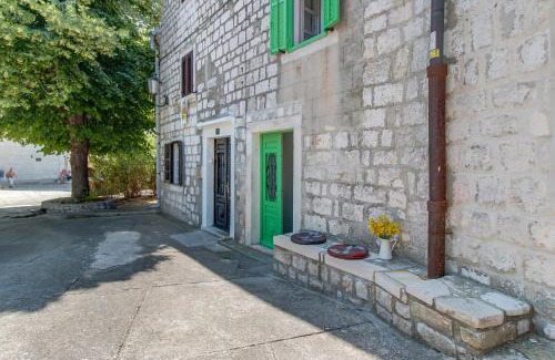 Mali Losinj Apartment | 15th Century House in Osor