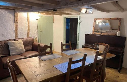 Cambridge House | 15th Century Thatched Cottage