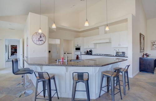 Valley Center House | 16+ , A Spa and Second unit for more Additional Accommodation