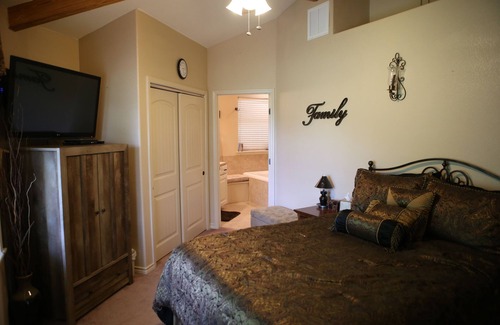 Franklin Estates House | 16 Acre Aggie Octaranch in the Bend of the Brazos River