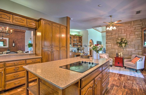 Pilot Point House | 16-Acre Pilot Point Ranch: Private Pond & Hot Tub