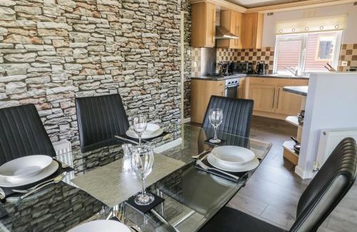 Tunstall House | 16 Badgers Retreat