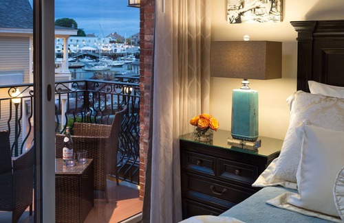 Camden Hotel | 16 Bay View