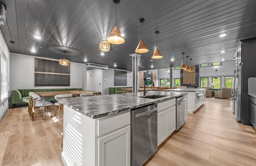 Gatlinburg - Pigeon Forge Cabin | 16 Bed - Luxury and LOADED! In the Heart of the Smokies!