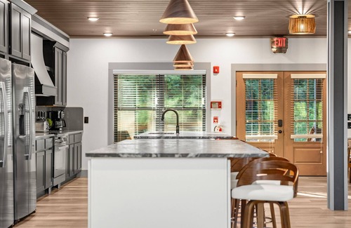 Gatlinburg - Pigeon Forge Cabin | 16 Bed - Luxury and LOADED! In the Heart of the Smokies!