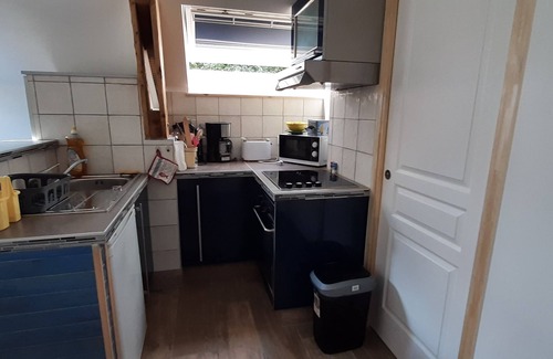 Ploneour-Lanvern Apartment | 16 Bisj Quelques Marches D'un Grand Jardin, Manger Sous les Arbres6