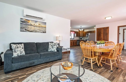 Town of Milo House | 16 Guest | Game Room | Sauna | Firepit | Wineries