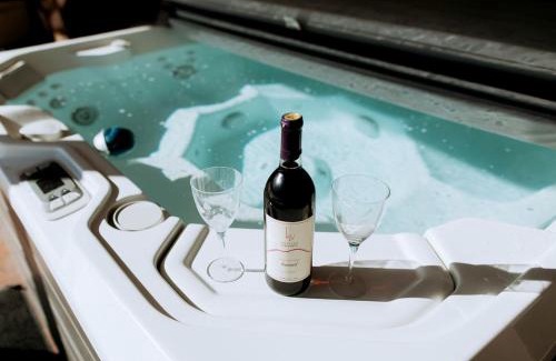 Ava House | 16 Guests | Ponds | Hot Tub | Game Room | Trails in Sarahsville