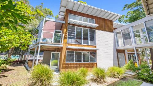 Hawks Nest House | 16 Kururma Crescent Hawks Nest