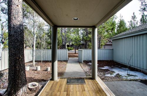 Deer Park House | 16 Lassen Lane
