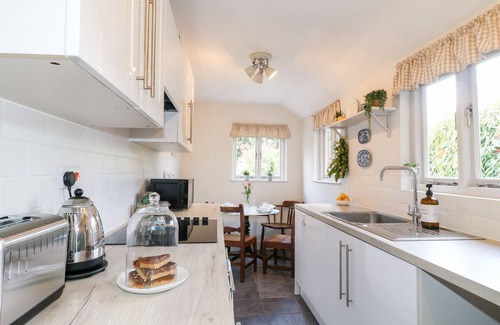 Belper Cottage | 16 LONG ROW, family friendly, character holiday cottage in Belper